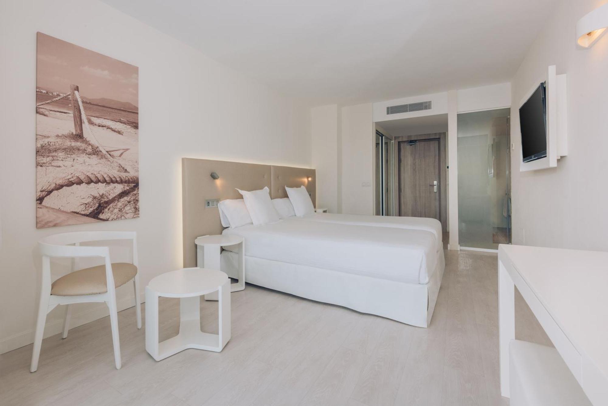 Hotel Iberostar Waves Cala Millor - Adults Only Exterior foto