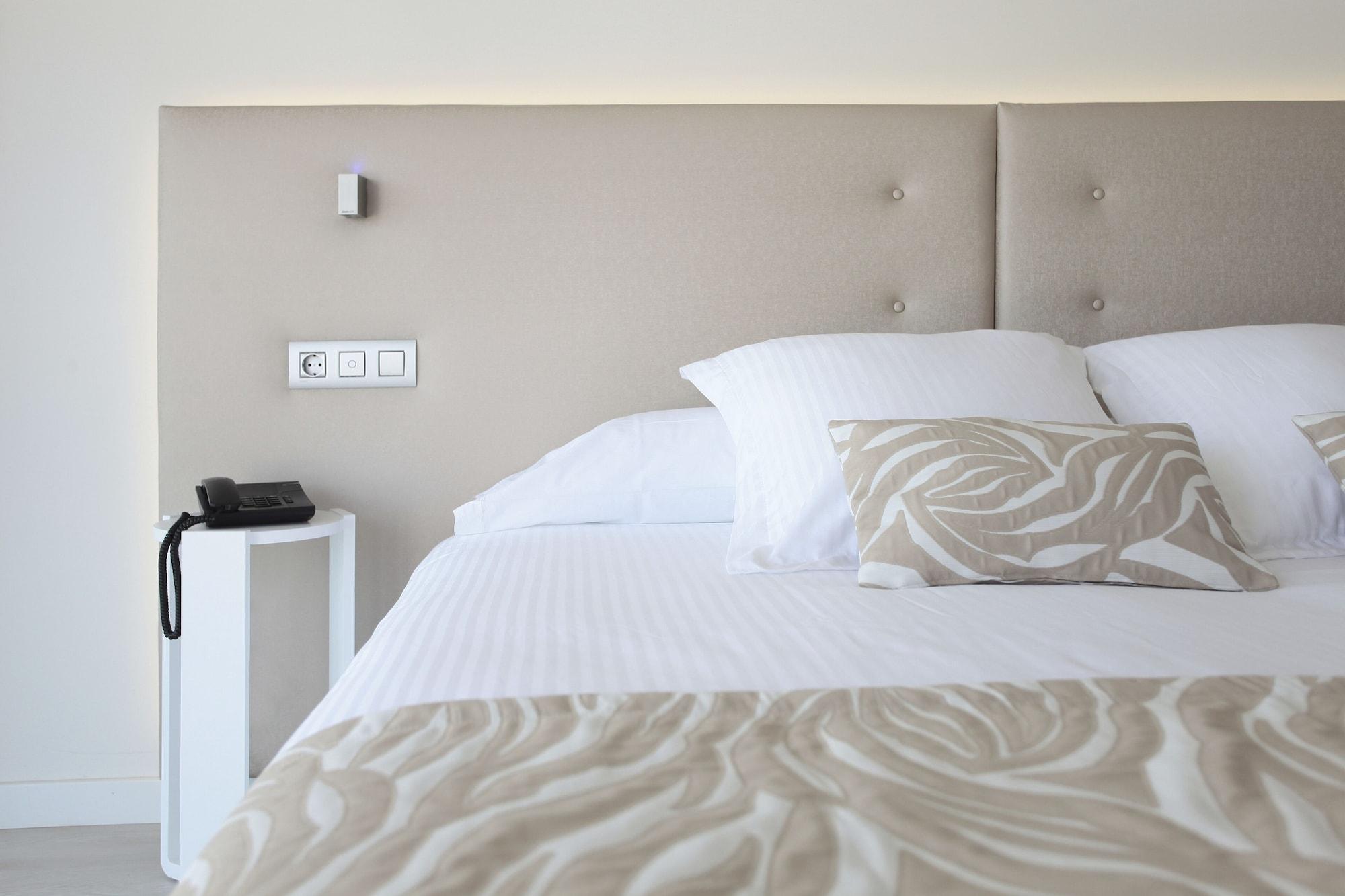 Hotel Iberostar Waves Cala Millor - Adults Only Exterior foto
